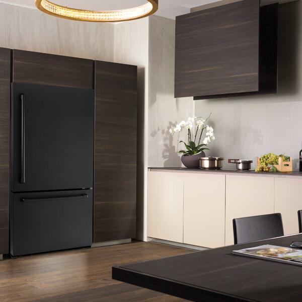 io mabe Botton freezer schwarz